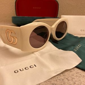Gucci Sunglasses GG810s